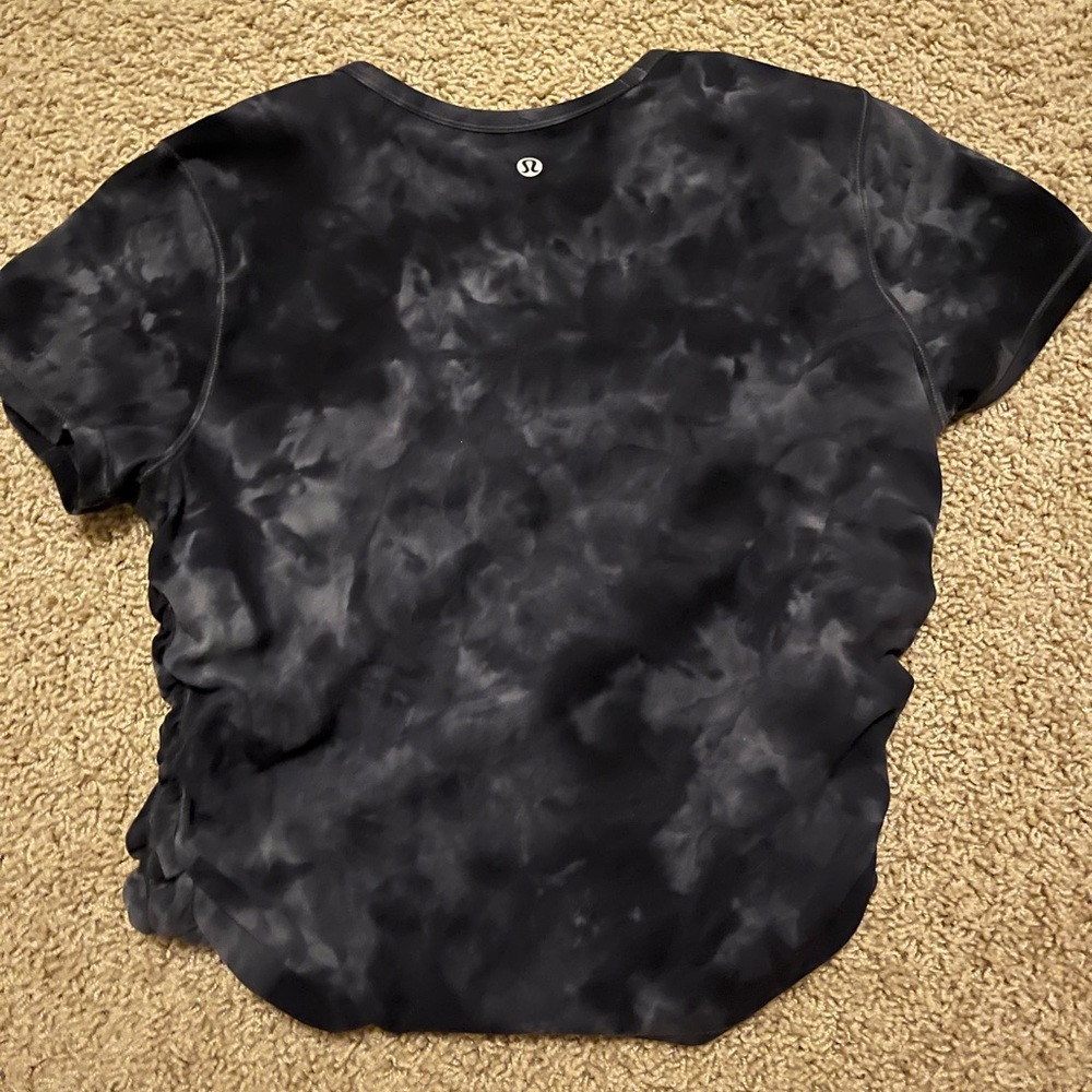 Lululemon cropped top
Size 4
Color: marbled black and grey